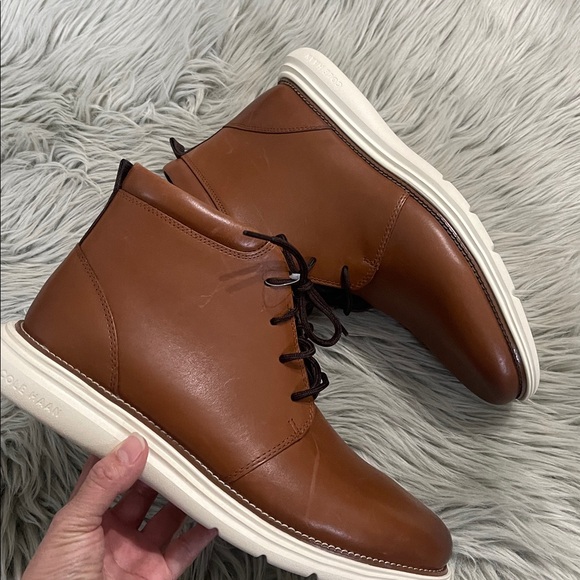 Cole Haan British tan/ivory grand 
Ultra chukka boots - Picture 2 of 6